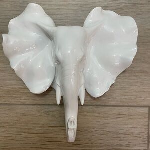 Three hands corp white resin elephant wall decor hook